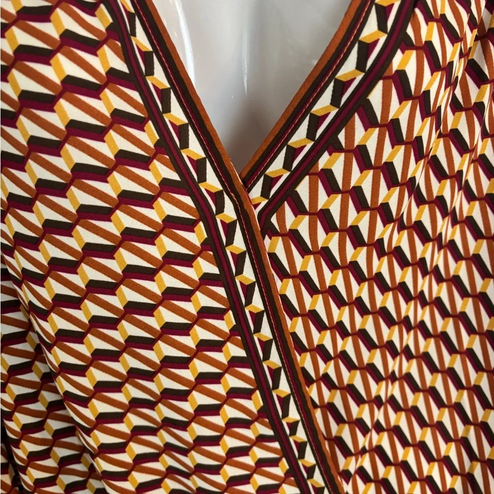 Max Studio Geometric Patterned V-Neck Faux Wrap Blouse Sz S NWOT - Picture 2 of 6